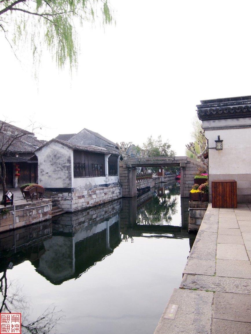 与现代感和个性化的当代艺术的第一次“亲密接触” 光中——尹光中艺术文献展在省博物馆开展